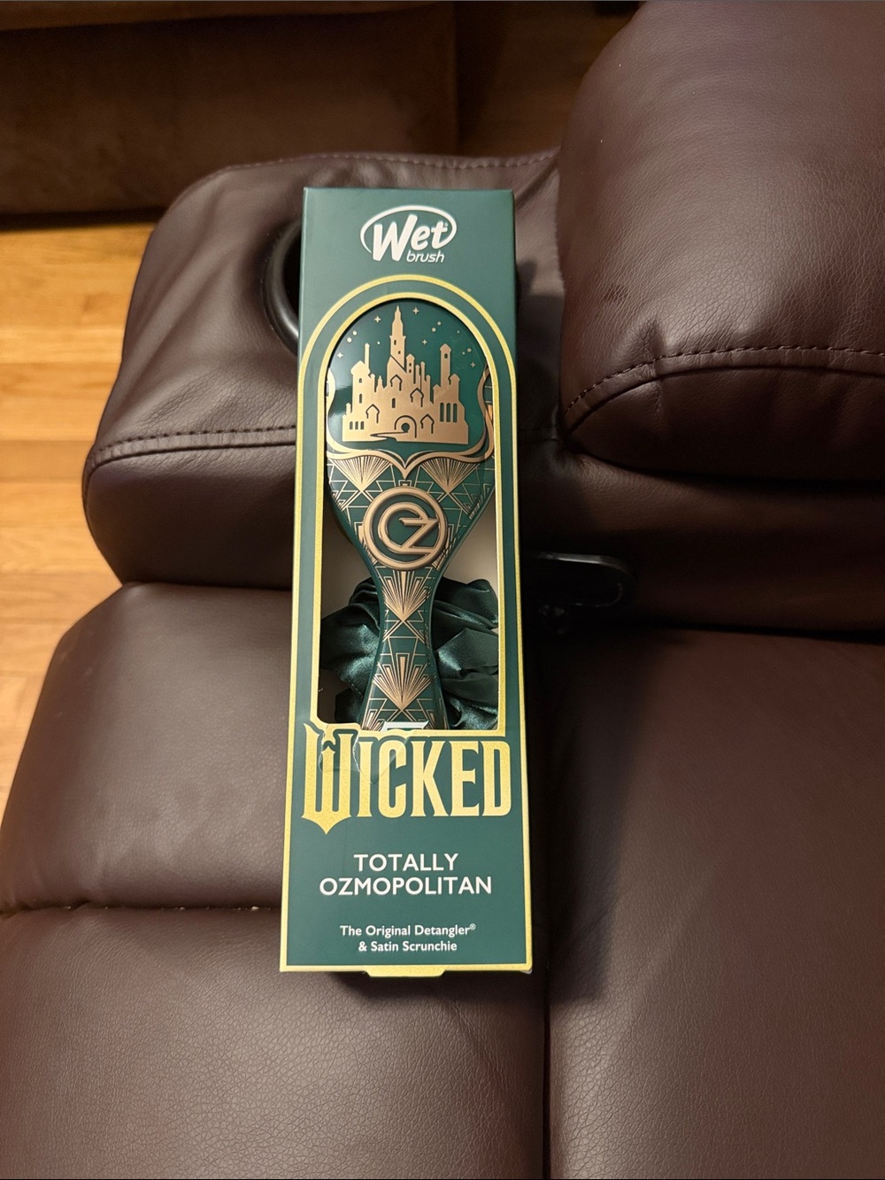 NEW! Wet Brush Wicked Totally Ozmopolitan Detangler Hair Brush - Emerald Green 💚